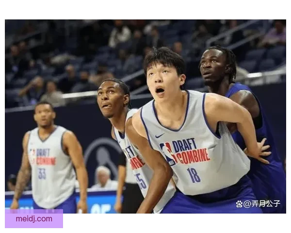 杨瀚森训练磨合场上默契夜晚全力拼 杨瀚森训练磨合场上默契夜晚全力拼
